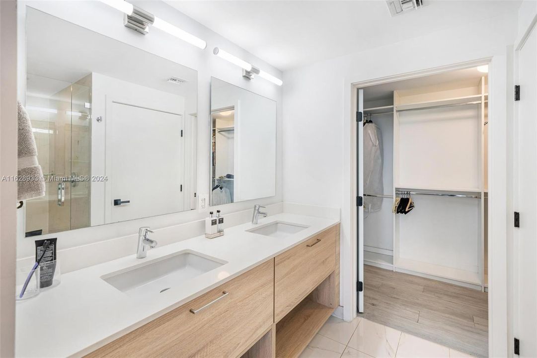 Active With Contract: $3,650 (2 beds, 2 baths, 1119 Square Feet)