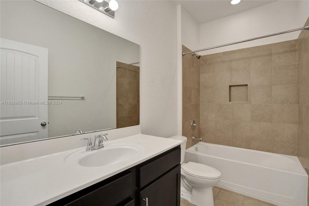 Active With Contract: $3,100 (3 beds, 2 baths, 1572 Square Feet)