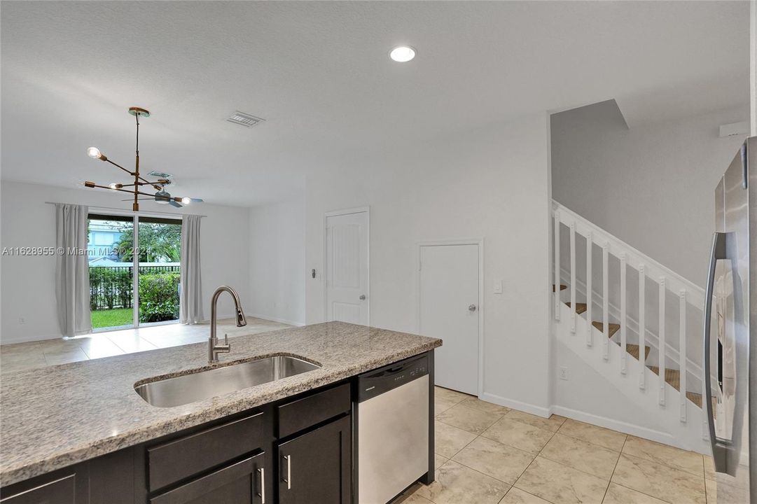 Active With Contract: $3,100 (3 beds, 2 baths, 1572 Square Feet)