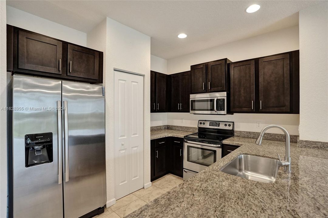 Active With Contract: $3,100 (3 beds, 2 baths, 1572 Square Feet)