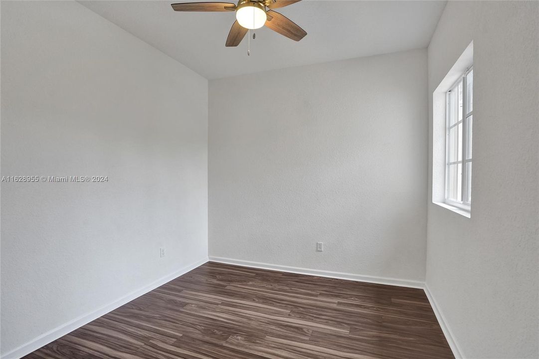 Active With Contract: $3,100 (3 beds, 2 baths, 1572 Square Feet)