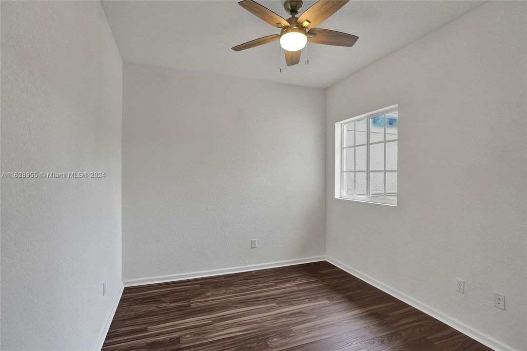 Active With Contract: $3,100 (3 beds, 2 baths, 1572 Square Feet)