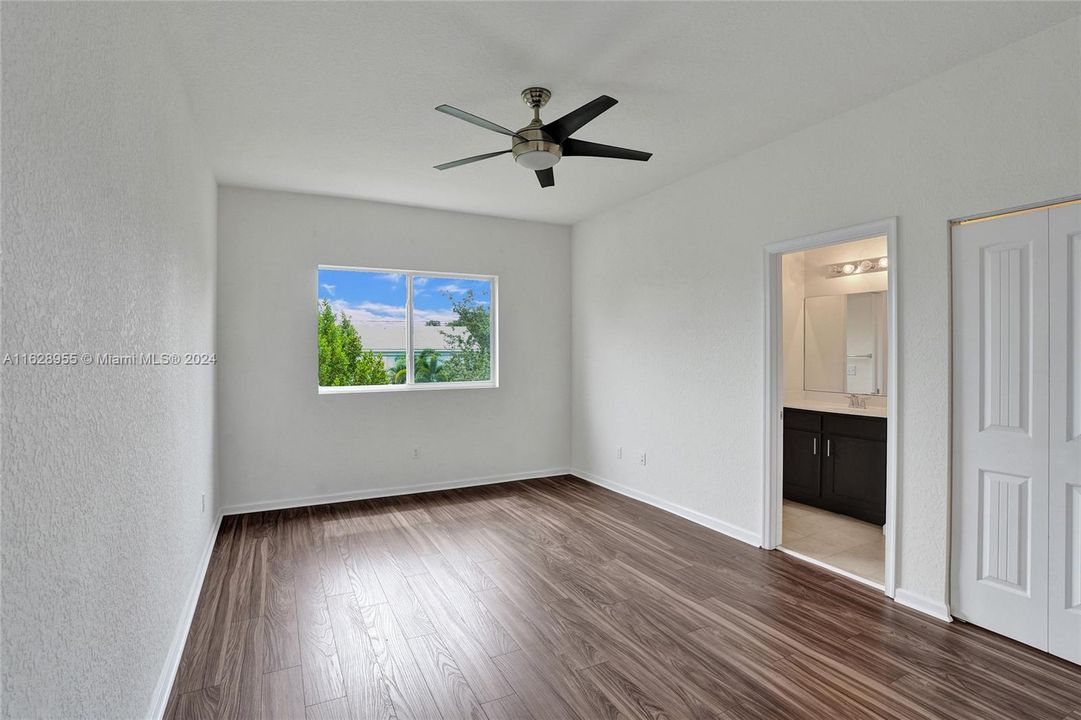 Active With Contract: $3,100 (3 beds, 2 baths, 1572 Square Feet)