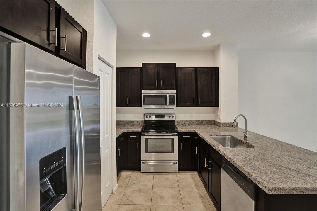 Active With Contract: $3,100 (3 beds, 2 baths, 1572 Square Feet)