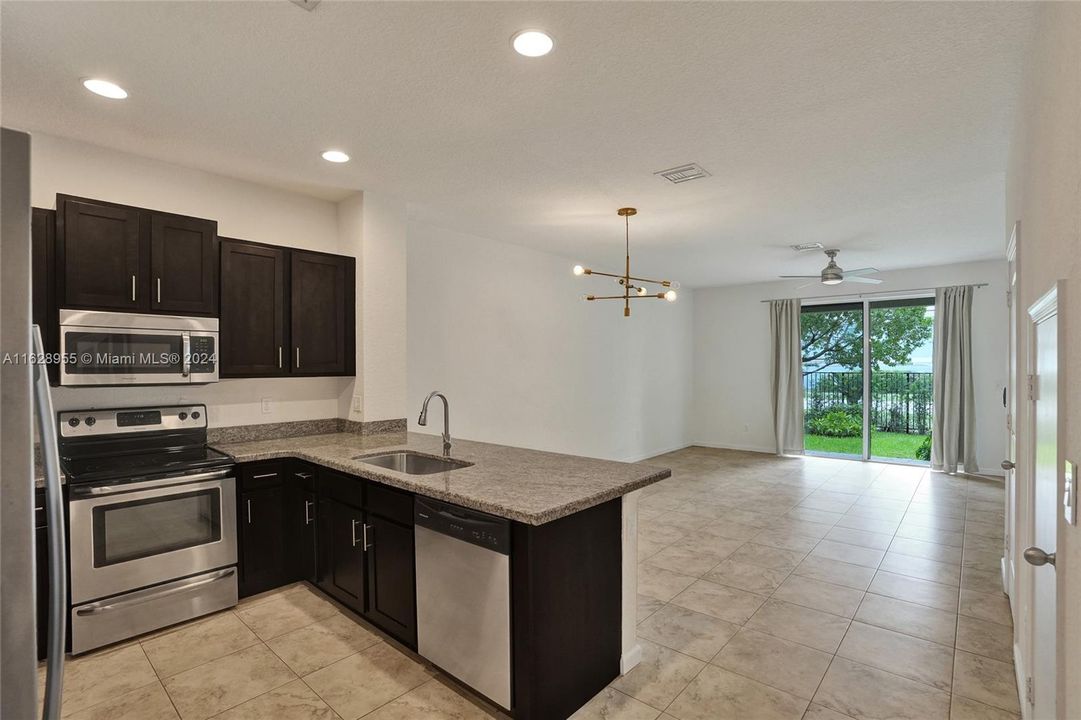 Active With Contract: $3,100 (3 beds, 2 baths, 1572 Square Feet)