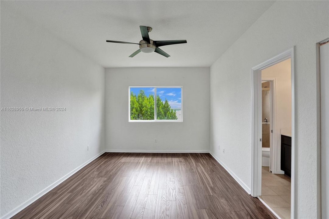 Active With Contract: $3,100 (3 beds, 2 baths, 1572 Square Feet)