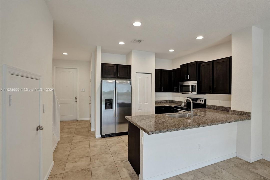 Active With Contract: $3,100 (3 beds, 2 baths, 1572 Square Feet)