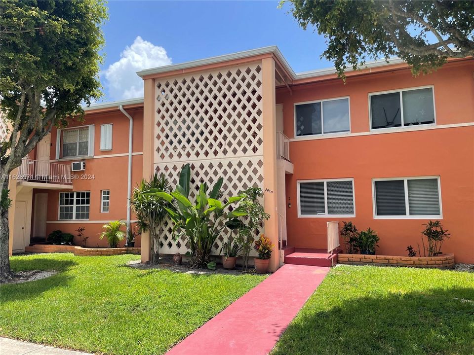 Recently Rented: $1,750 (1 beds, 1 baths, 580 Square Feet)