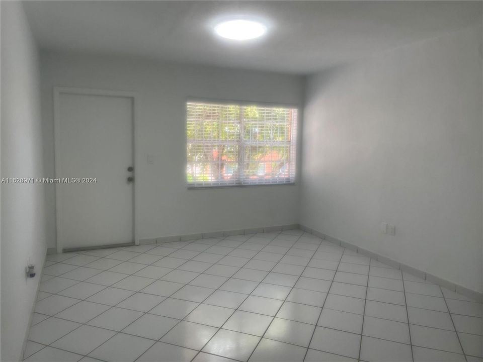 Recently Rented: $1,750 (1 beds, 1 baths, 580 Square Feet)