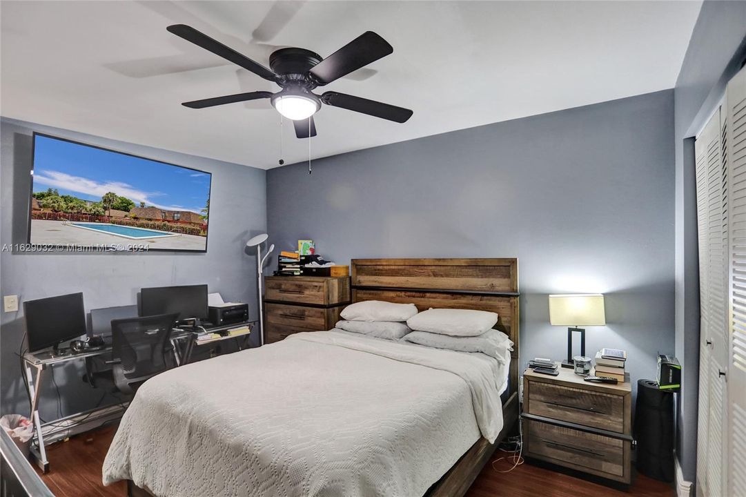 Recently Sold: $350,000 (3 beds, 3 baths, 1462 Square Feet)