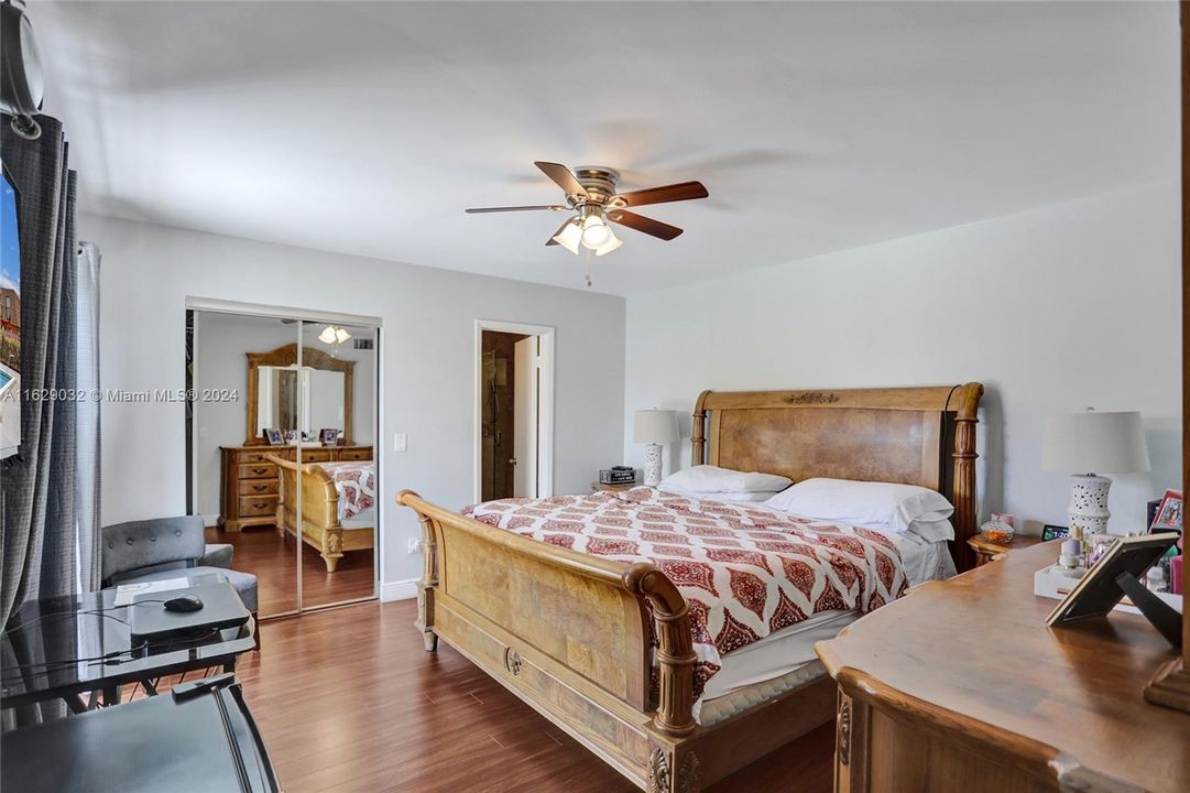 Recently Sold: $350,000 (3 beds, 3 baths, 1462 Square Feet)