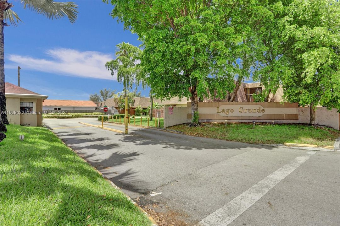 Recently Sold: $350,000 (3 beds, 3 baths, 1462 Square Feet)