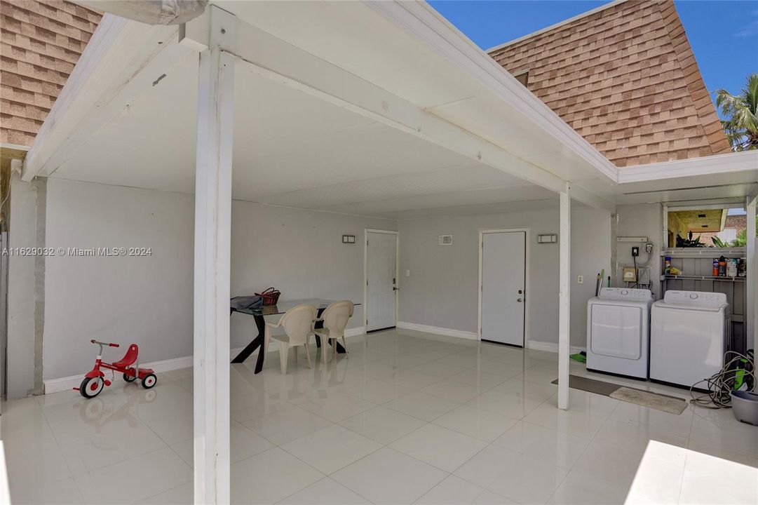 Recently Sold: $350,000 (3 beds, 3 baths, 1462 Square Feet)