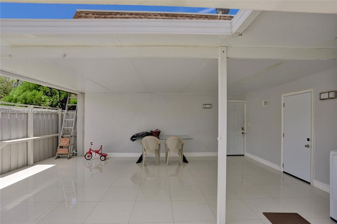 Recently Sold: $350,000 (3 beds, 3 baths, 1462 Square Feet)