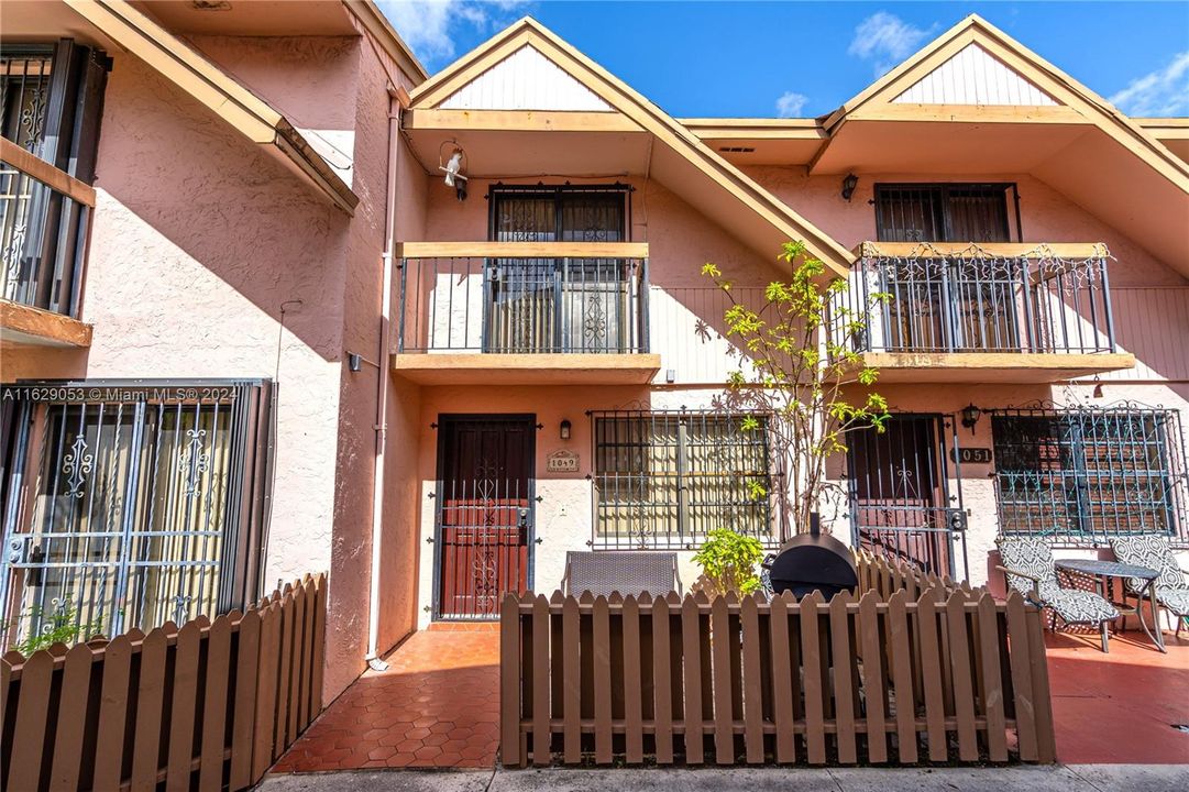 Activo con contrato: $325,000 (2 camas, 1 baños, 896 Pies cuadrados)