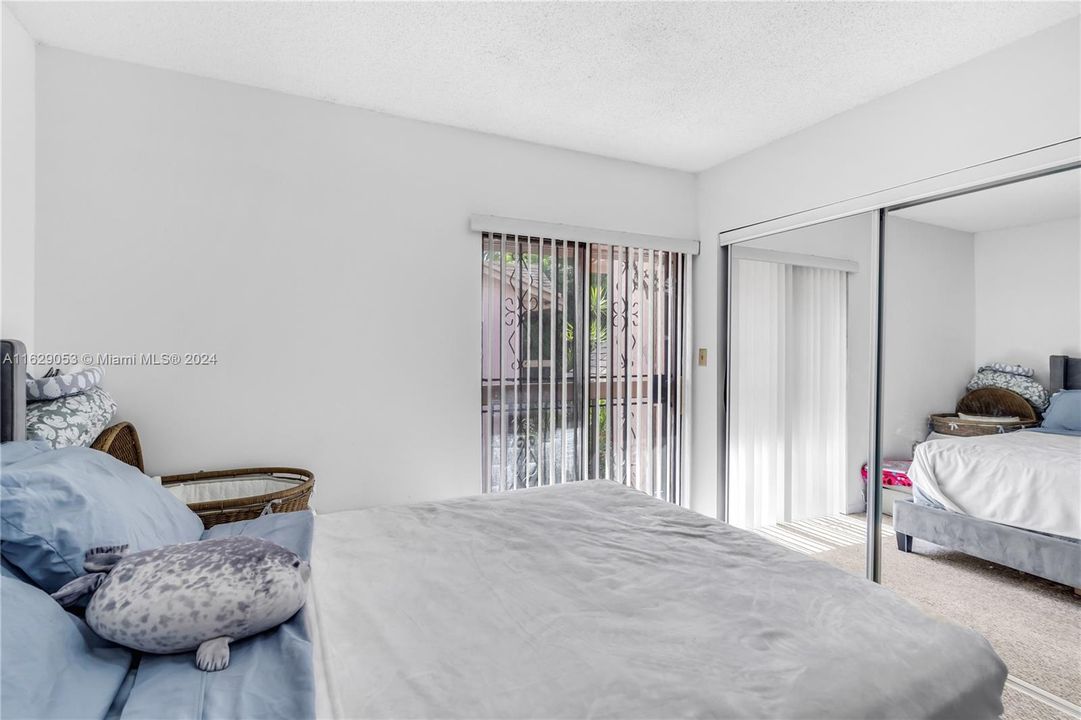 Active With Contract: $325,000 (2 beds, 1 baths, 896 Square Feet)