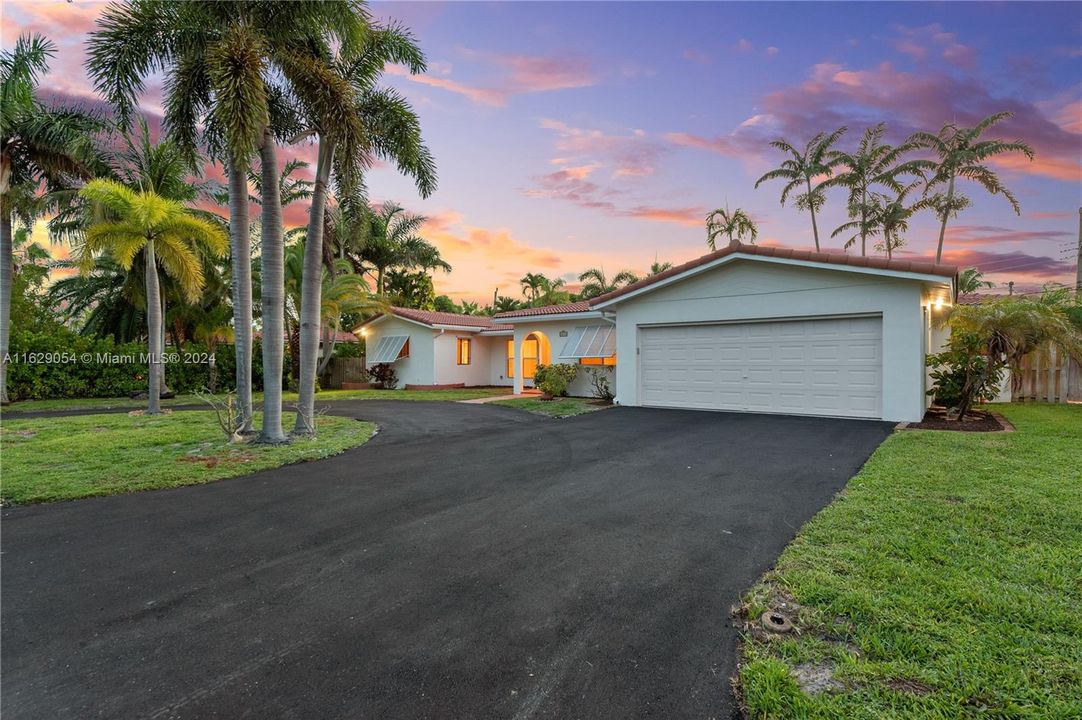 Active With Contract: $1,249,000 (3 beds, 3 baths, 2042 Square Feet)