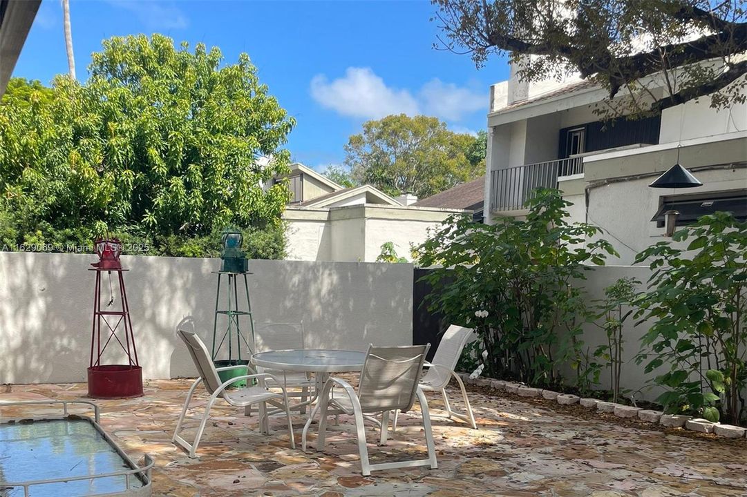 For Sale: $749,000 (3 beds, 3 baths, 2200 Square Feet)