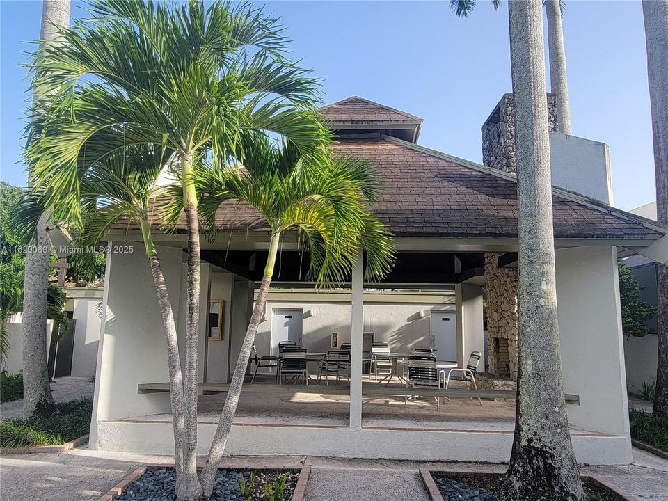 For Sale: $749,000 (3 beds, 3 baths, 2200 Square Feet)