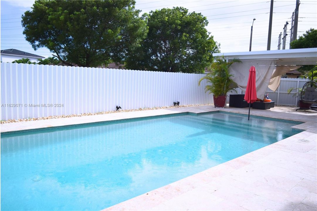 Recently Sold: $680,000 (4 beds, 3 baths, 1886 Square Feet)