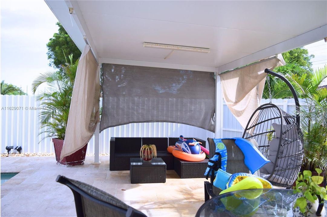 Recently Sold: $680,000 (4 beds, 3 baths, 1886 Square Feet)