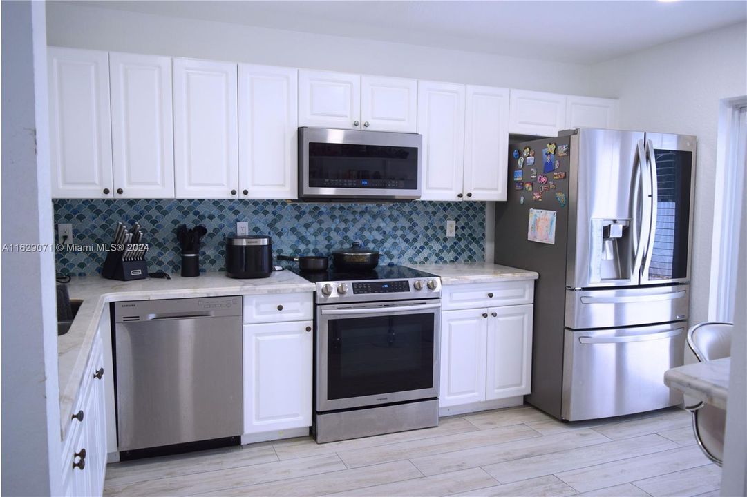 Recently Sold: $680,000 (4 beds, 3 baths, 1886 Square Feet)