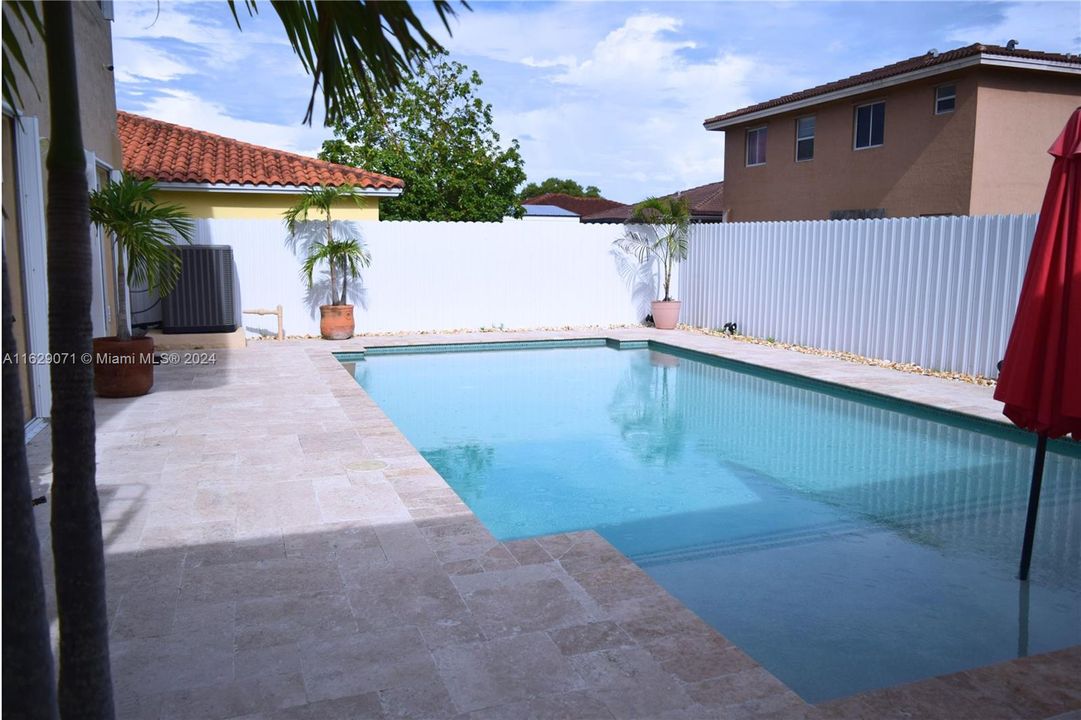 Recently Sold: $680,000 (4 beds, 3 baths, 1886 Square Feet)