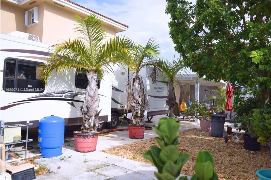 Recently Sold: $680,000 (4 beds, 3 baths, 1886 Square Feet)