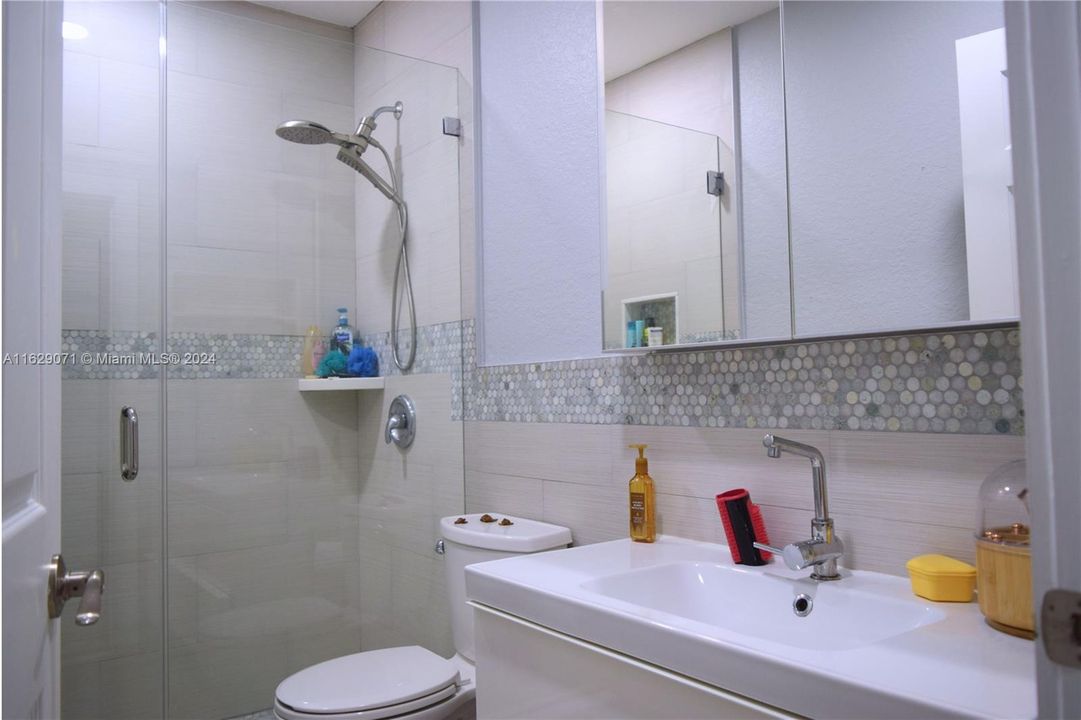 Recently Sold: $680,000 (4 beds, 3 baths, 1886 Square Feet)