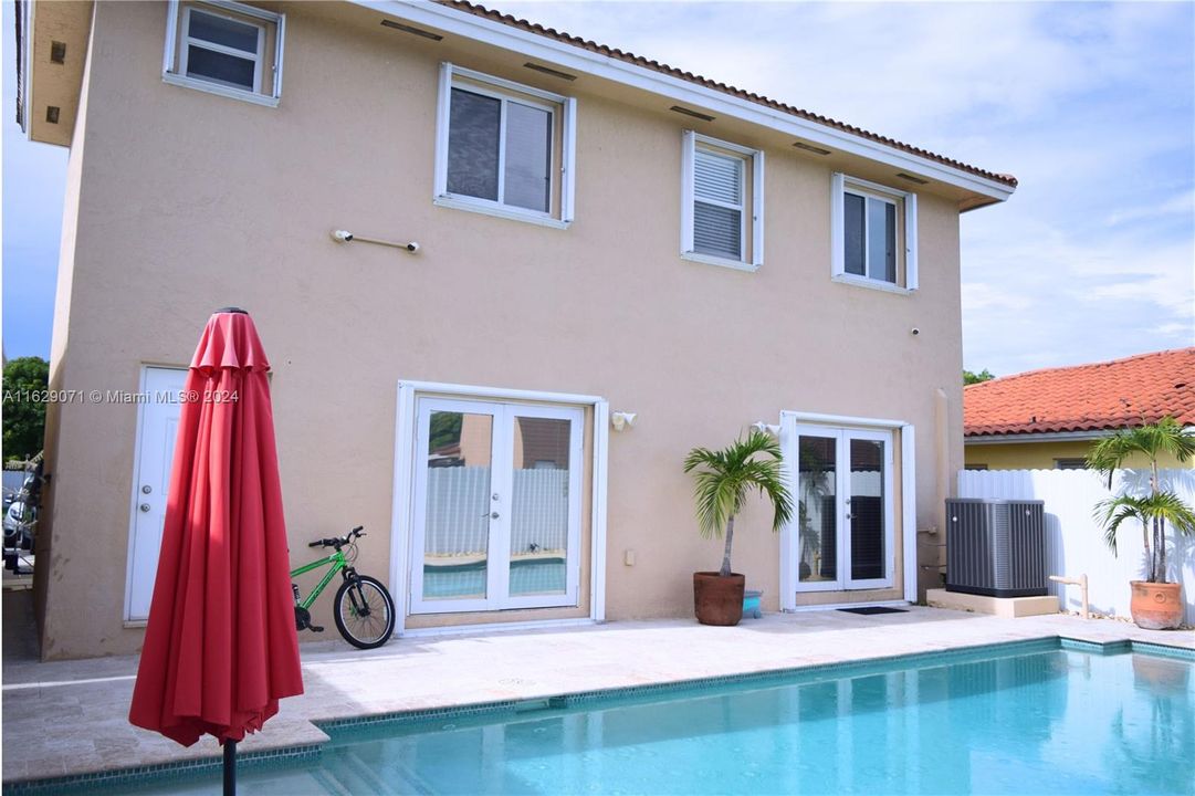 Recently Sold: $680,000 (4 beds, 3 baths, 1886 Square Feet)