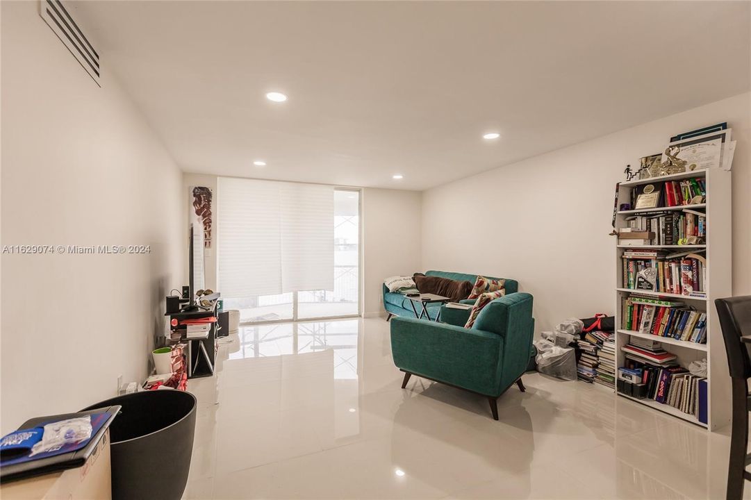 For Sale: $240,000 (2 beds, 2 baths, 1150 Square Feet)