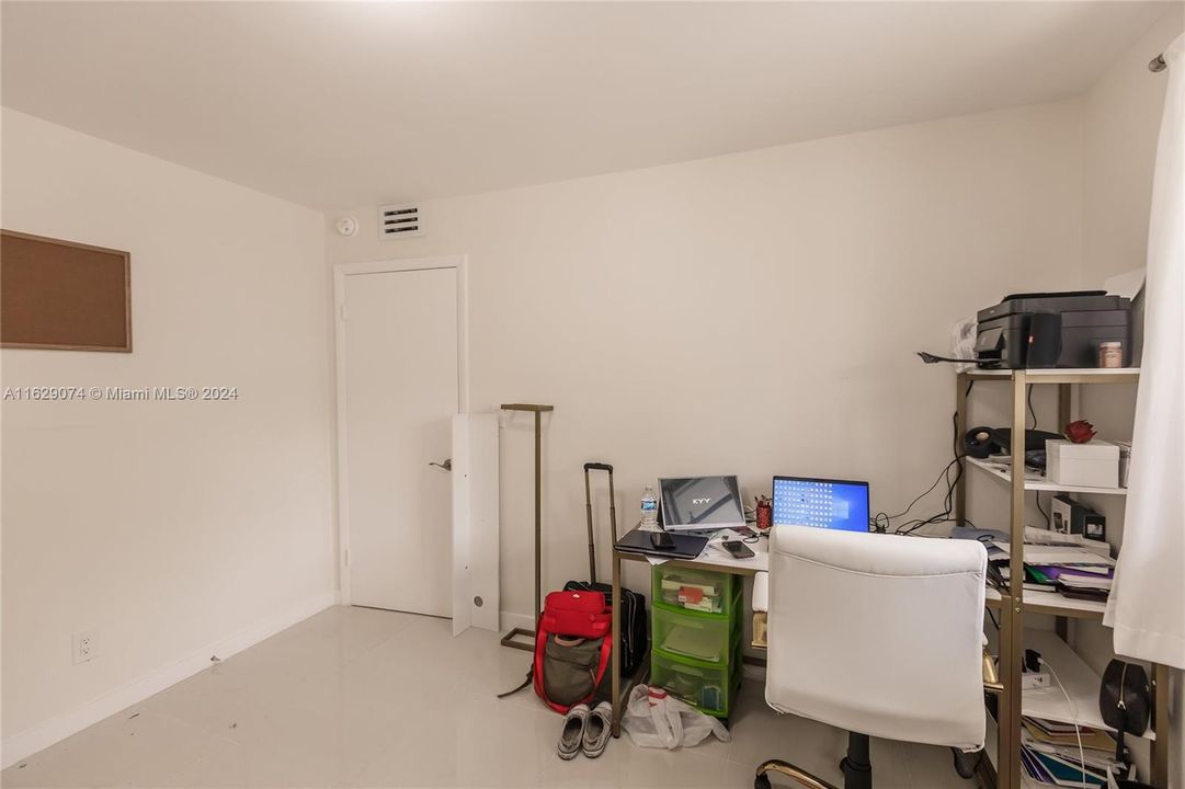 For Sale: $240,000 (2 beds, 2 baths, 1150 Square Feet)