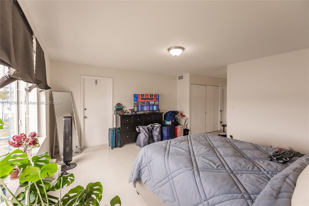 For Sale: $240,000 (2 beds, 2 baths, 1150 Square Feet)