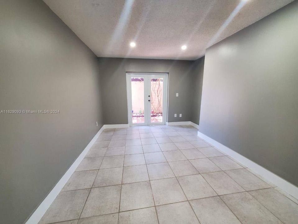 Active With Contract: $2,800 (2 beds, 1 baths, 2689 Square Feet)