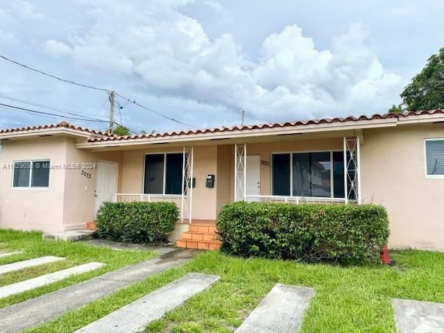 Active With Contract: $3,000 (3 beds, 2 baths, 1951 Square Feet)