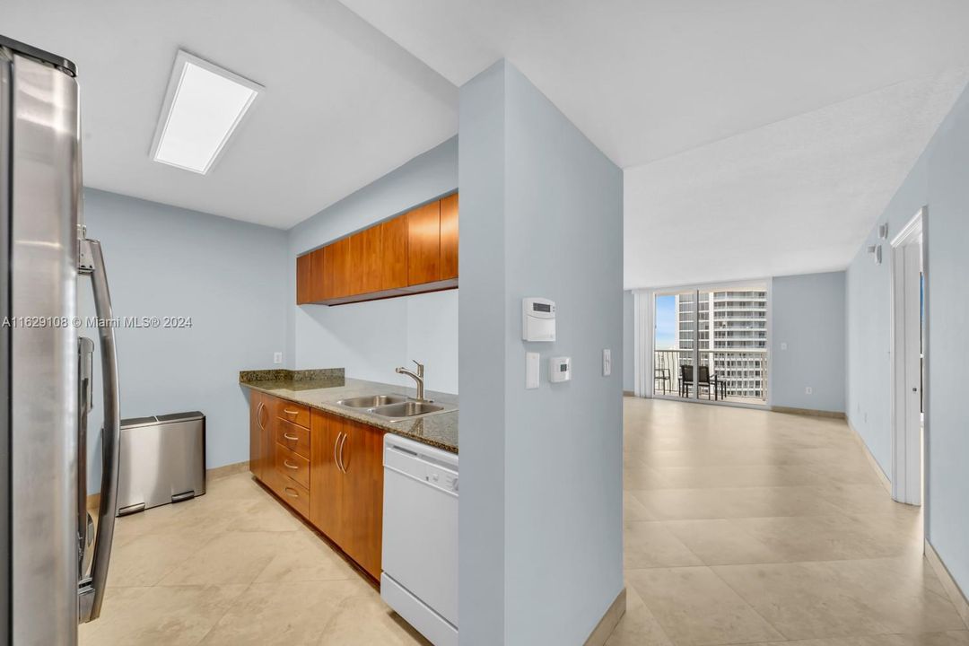 Recently Sold: $515,000 (1 beds, 1 baths, 825 Square Feet)