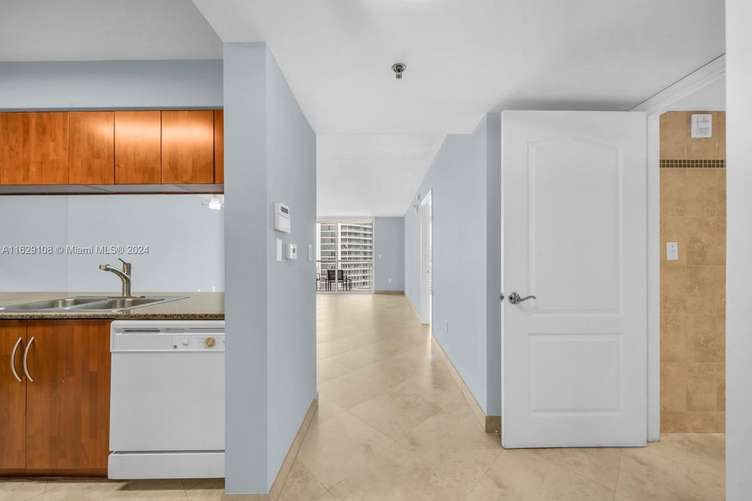 Recently Sold: $515,000 (1 beds, 1 baths, 825 Square Feet)