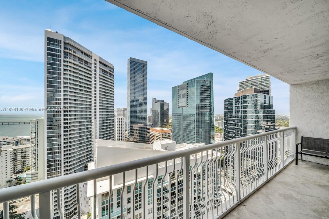 Recently Sold: $515,000 (1 beds, 1 baths, 825 Square Feet)