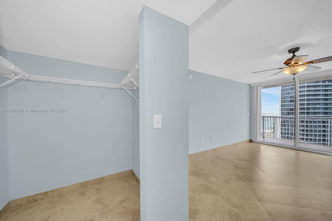 Active With Contract: $515,000 (1 beds, 1 baths, 825 Square Feet)