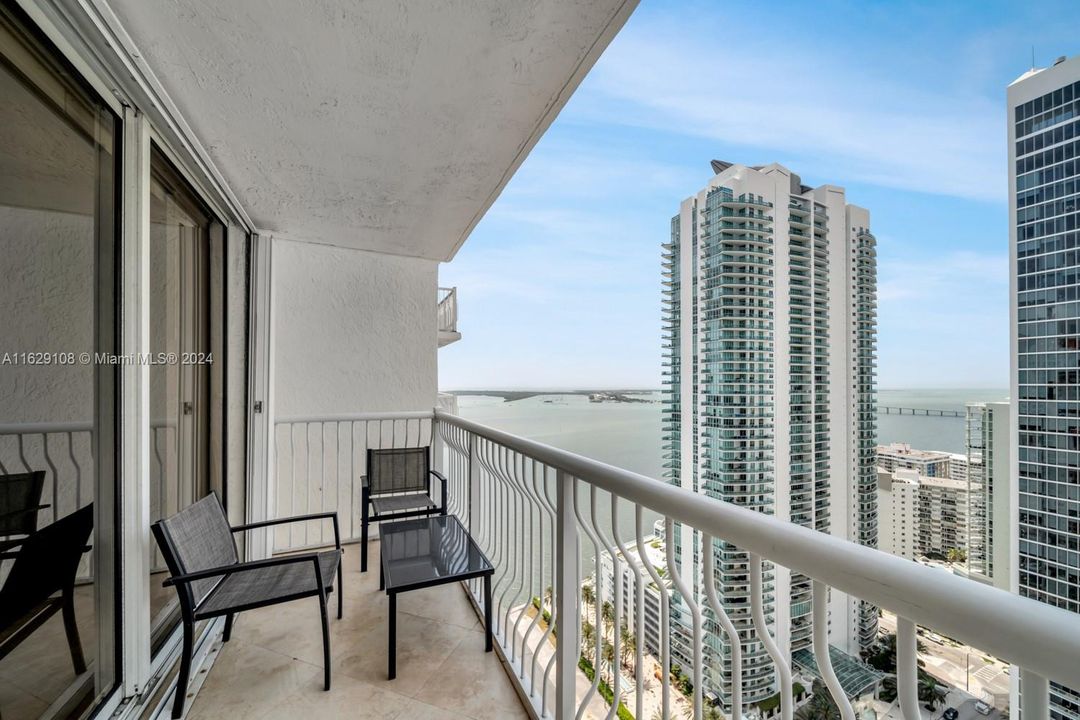 Active With Contract: $515,000 (1 beds, 1 baths, 825 Square Feet)