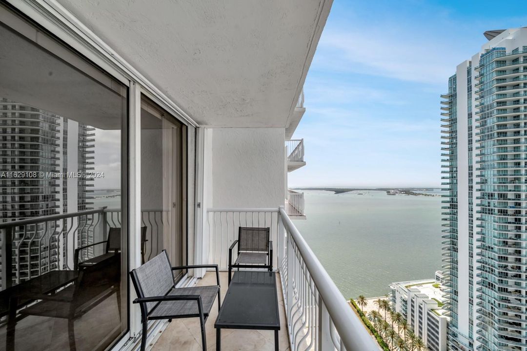 Active With Contract: $515,000 (1 beds, 1 baths, 825 Square Feet)