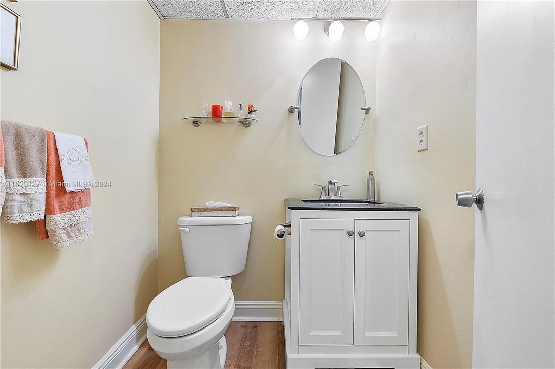 1/2 Bathroom