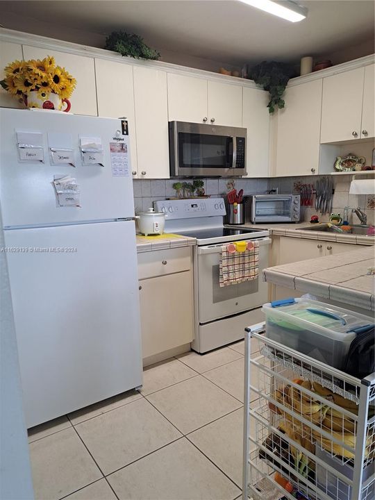 Vendido Recientemente: $240,000 (2 camas, 2 baños, 800 Pies cuadrados)