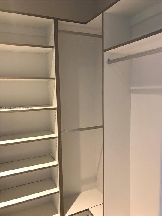 Recently Rented: $5,800 (3 beds, 3 baths, 1595 Square Feet)