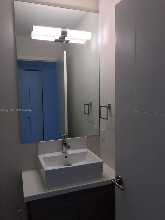 Recently Rented: $5,800 (3 beds, 3 baths, 1595 Square Feet)