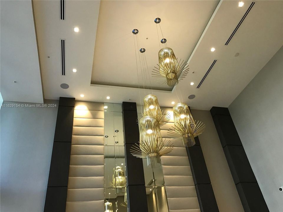 Recently Rented: $5,800 (3 beds, 3 baths, 1595 Square Feet)