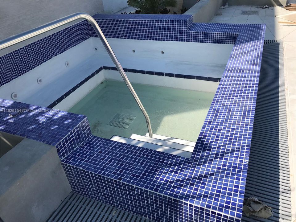 Recently Rented: $5,800 (3 beds, 3 baths, 1595 Square Feet)