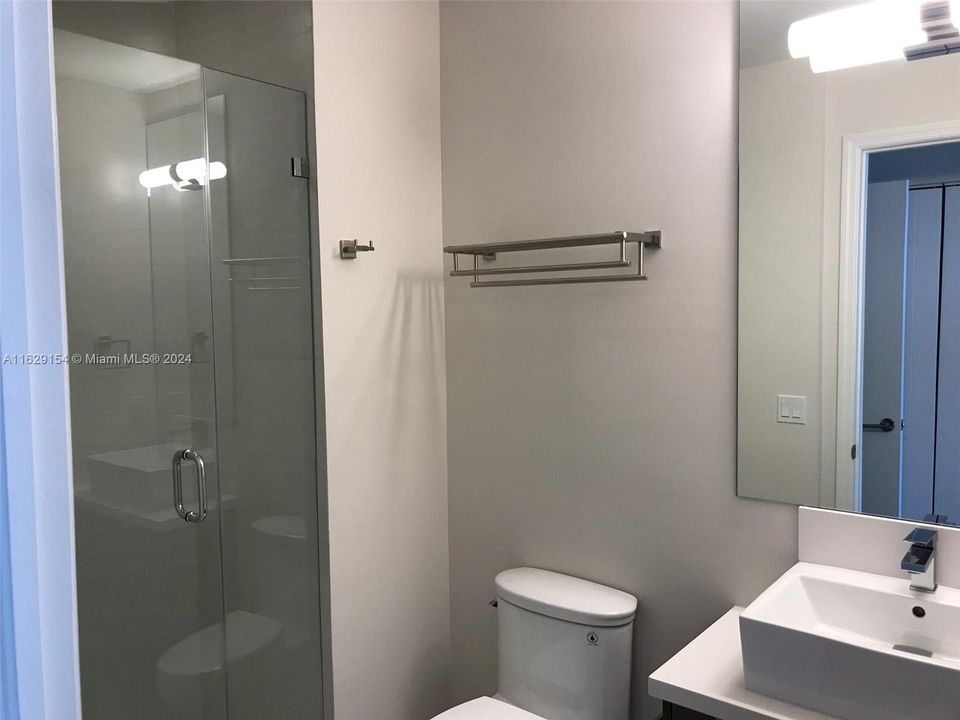 Recently Rented: $5,800 (3 beds, 3 baths, 1595 Square Feet)