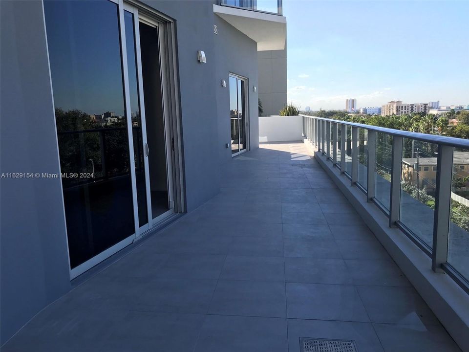 Recently Rented: $5,800 (3 beds, 3 baths, 1595 Square Feet)