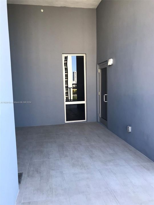 Recently Rented: $5,800 (3 beds, 3 baths, 1595 Square Feet)